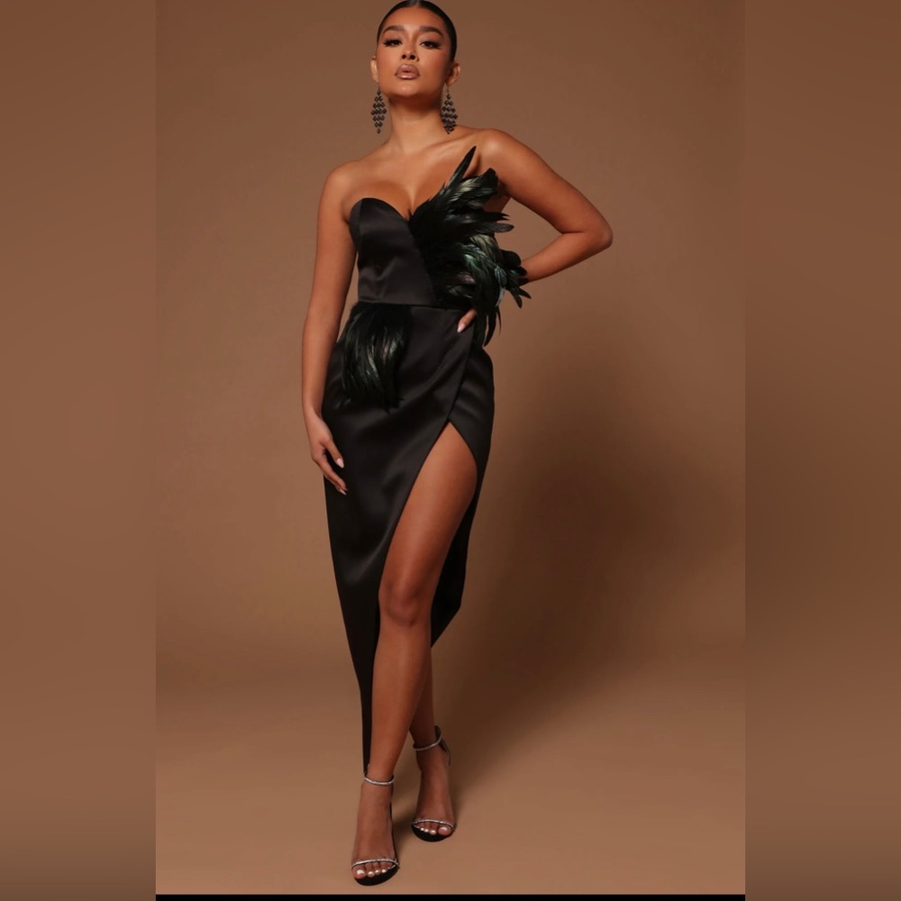 Asymmetrical maxi dress with High slit and feathers